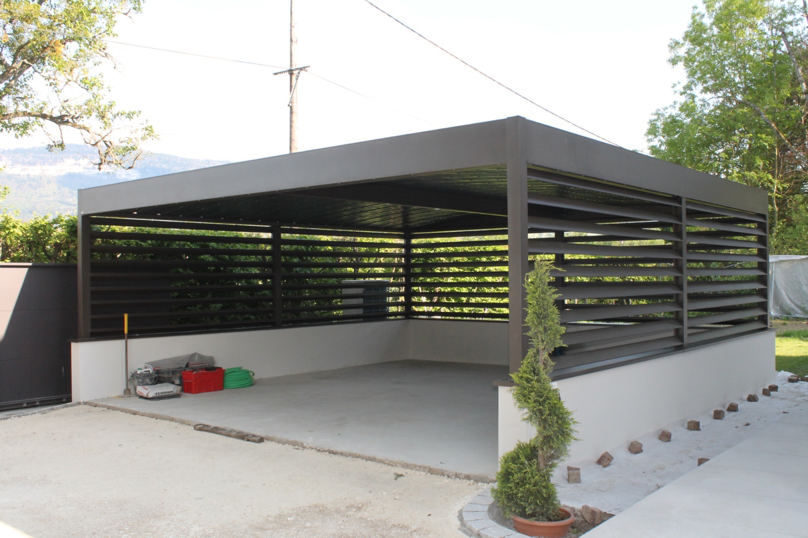 Carport double indépendant à Saint-Julien-en-Genevois, structure aluminium sur-mesure abri voiture independant a saint julien en genevois 1