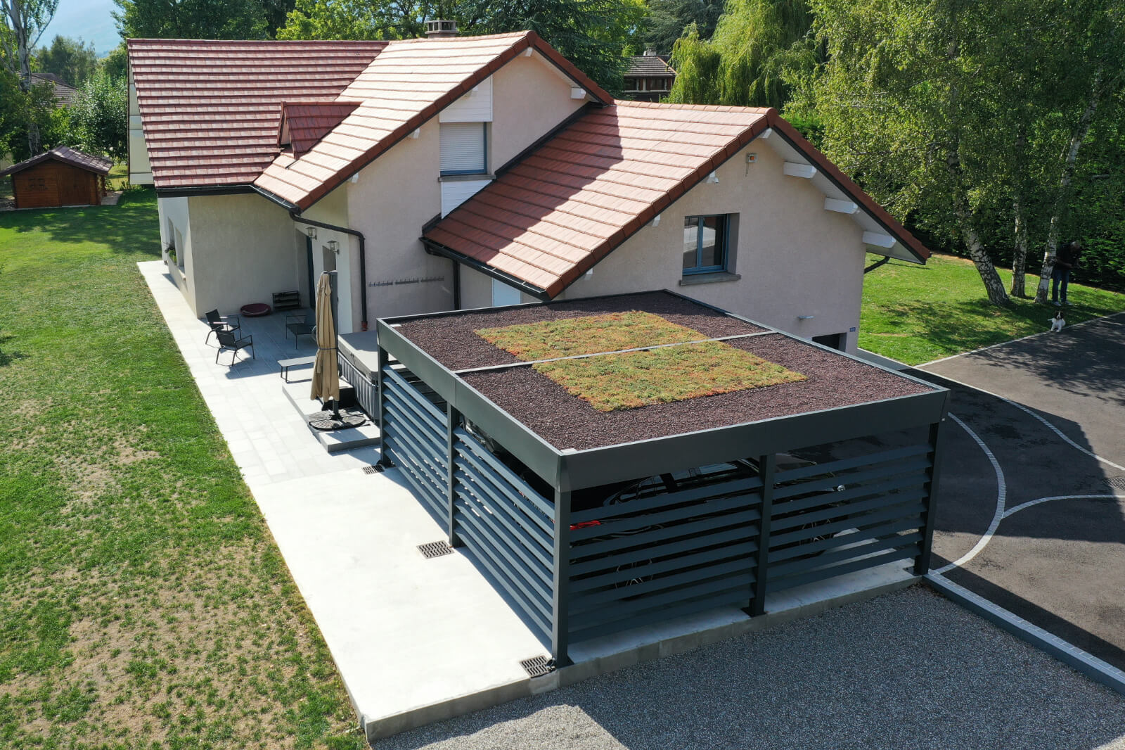 Carport à toit végétal en alu sur mesure à Cessy carport sur mesure toit vegetal vue aerienne1