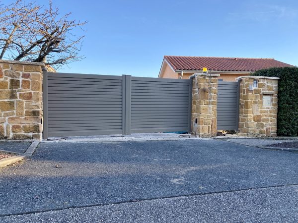 ensemble portail et portillon alu sur mesure a chessy les mines