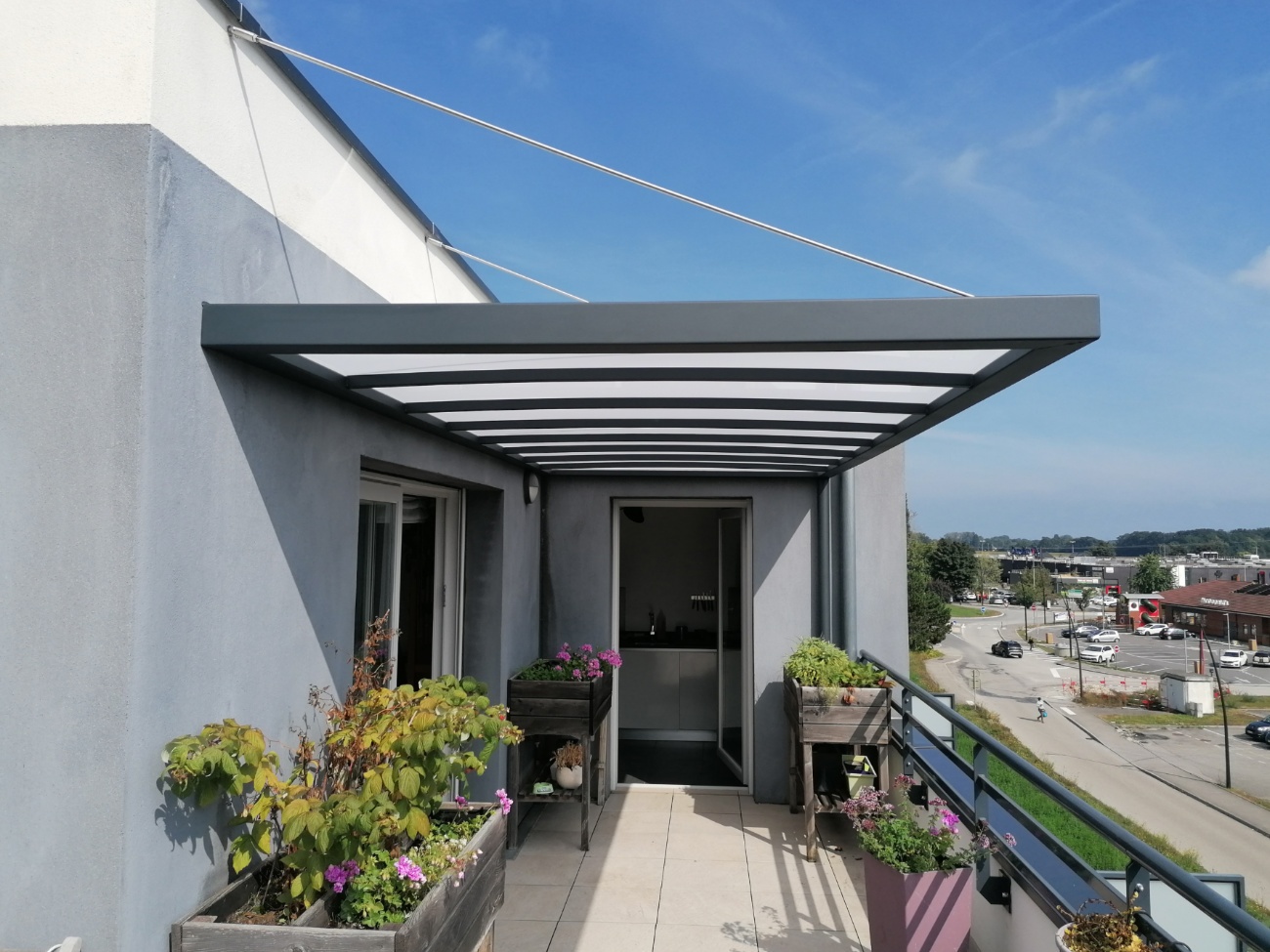 Auvent aluminium à Ségny, réalisation sur-mesure auvent aluminium segny 1