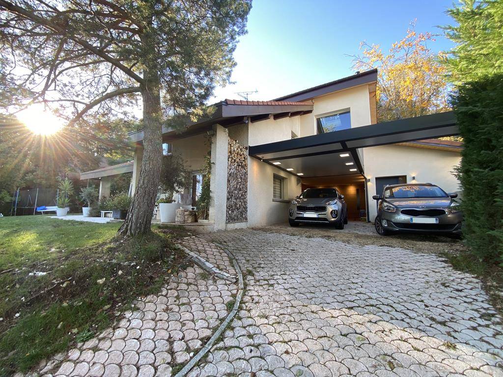 Création d’un carport alu à Echenevex par Anavi, votre partenaire privilégié carport alu sur mesure echenevex pays de