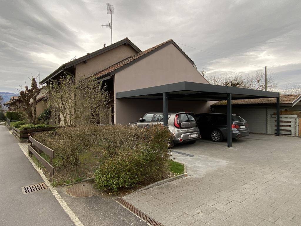 Carport triple aluminium à Bernex, un abri pour 3 voitures carport design moderne alu bernex 1